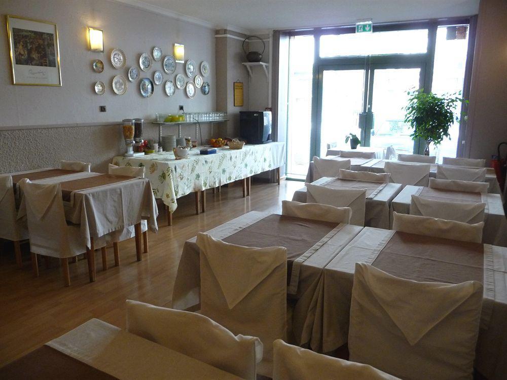 Hotel Alexander Perpignan Kültér fotó